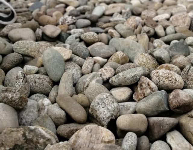 Галька речная пестрая (20-40 мм.)  купить в Новокузнецке от производителя, без посредников