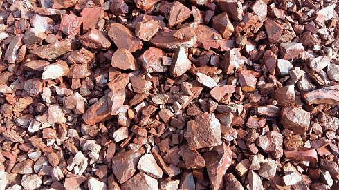 Kamenclub.ru: Щебень крошка красный (ЯШМА) фр. 10-20 мм.  купить в Новокузнецке яшма красный, бордовый, оранжевый, рыжий декоративный каменный ландшафтный щебень колотый 9000 руб/т   фото КАМЕНЬ КЛУБ