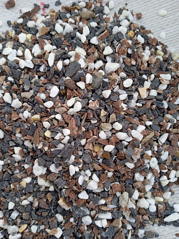 Kamenclub.ru: Мраморная крошка (щебень крошка микс: белый-зеленый-розовый) фр. 3-5 мм.  купить в Новокузнецке мрамор белый, зеленый, розовый мраморная декоративная крошка каменная 12000 руб/т   фото КАМЕНЬ КЛУБ