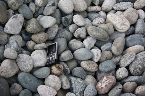 Kamenclub.ru: Галька речная окат (ассорти) фр. 50-100 мм. купить  в Новокузнецке галька природная округлая серая белая черная серая коричневая синяя галька речная окатанная округлая 6200 руб/т   фото КАМЕНЬ КЛУБ