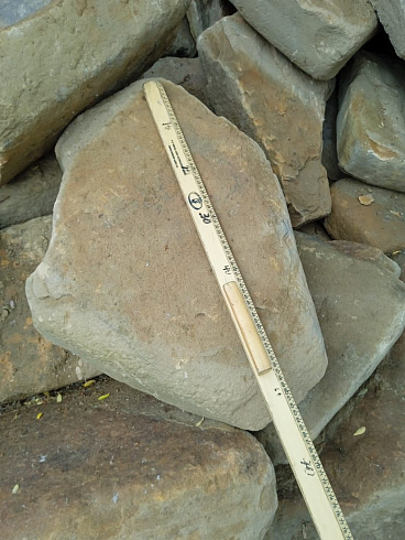 Kamenclub.ru: Песчаник для мощения дорожек, площадок, парковок ( фр 5-10 см)  купить в Новокузнецке песчаник  серый желтый коричневый рыжий песчаник оголтованный окатанный 6500 руб/т   фото КАМЕНЬ КЛУБ