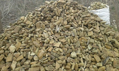 Kamenclub.ru: Песчаник для строительства и кладки блочный (фр 100-200 мм)  купить в Новокузнецке песчаник бежевый серый рыжий валун мелкий для строительства песчаник 6500 руб/т   фото КАМЕНЬ КЛУБ