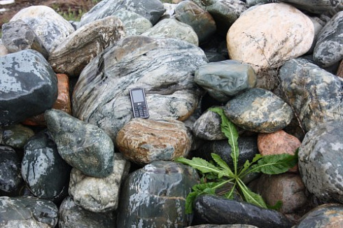 Kamenclub.ru: Ландшафтные валунчики фр.100-500 мм.  купить в Новокузнецке крупный природный камень серый, темно-серый, светло-серый речной валун крупный 4800 руб/т   фото КАМЕНЬ КЛУБ