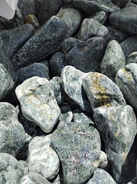 Галтованный жадеит (фр. 70-100 мм) фото Камень Клуб  купить в Новокузнецке