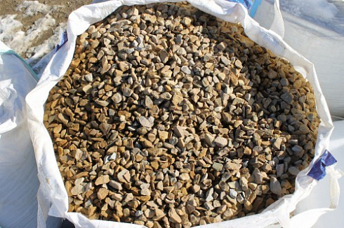 Kamenclub.ru: Щебень крошка желтый (песчаник) фр. 20-40 мм.  купить в Новокузнецке песчаник бежевый рыжий каменная крошка песчаника 9500 руб/т   фото КАМЕНЬ КЛУБ