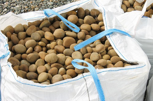 Kamenclub.ru: Песчаник ядра, фр. 100-300 мм  купить в Новокузнецке песчаник бежевый серый рыжий речная галька 5 000 руб/т   фото КАМЕНЬ КЛУБ