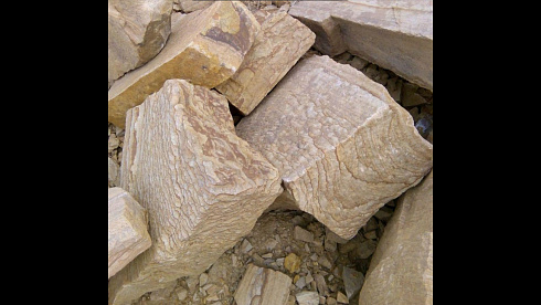 Kamenclub.ru: Песчаник пластушка желтый с рисунком (4-6 см)  купить в Новокузнецке плитняк пластушка желтый с рисунком песчаник 9 000 руб/м3   фото КАМЕНЬ КЛУБ