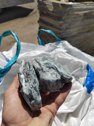 фото Галтованный жадеит (фр. 70-100 мм)  купить в Новокузнецке в интернет-портале КАМЕНЬ КЛУБ