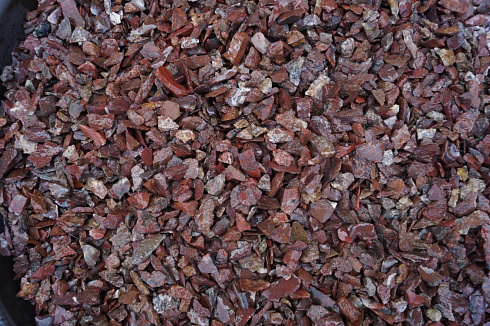 Kamenclub.ru: Щебень крошка красный (ЯШМА) фр. 10-20 мм.  купить в Новокузнецке яшма красный, бордовый, оранжевый, рыжий декоративный каменный ландшафтный щебень колотый 9000 руб/т   фото КАМЕНЬ КЛУБ