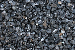 Kamenclub.ru: Щебень крошка черный (мрамор) фр. 3-5 мм.  купить в Новокузнецке мрамор черный белый с прожилками щебень мраморный декоративный колотый 18000 руб/т   фото КАМЕНЬ КЛУБ