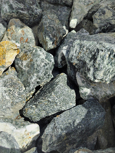 фото Галтованный жадеит (фр. 70-100 мм)  купить в Новокузнецке в интернет-портале КАМЕНЬ КЛУБ