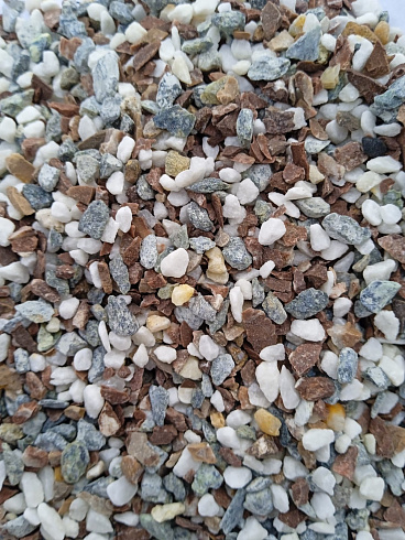 Kamenclub.ru: Мраморная крошка (щебень крошка микс : белый-черный-розовый) фр. 3-5 мм.  купить в Новокузнецке мрамор белый, черный, розовый, разноцветный мраморная каменная крошка декорвтивная 12000 руб/т   фото КАМЕНЬ КЛУБ
