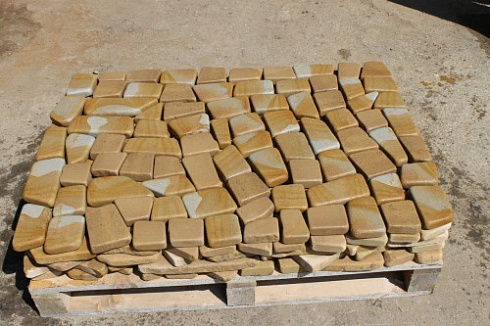 Kamenclub.ru: Песчаник брусчатка (Готика) art PSG-L-01  купить в Новокузнецке    2300 руб/кв.м   фото КАМЕНЬ КЛУБ