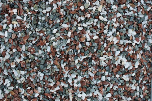 Kamenclub.ru: Мраморная крошка (щебень крошка микс: белый-зеленый-розовый) фр. 10-20 мм.  купить в Новокузнецке мрамор белый, зеленый, розовый декоративный ландшафтный колотый щебень 12000 руб/т   фото КАМЕНЬ КЛУБ