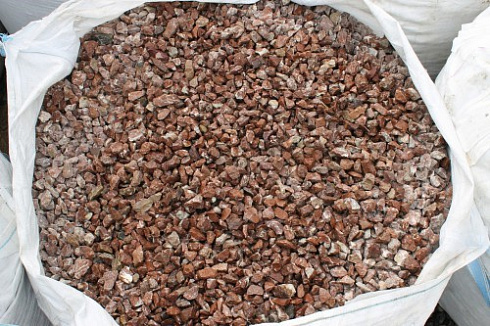 Kamenclub.ru: Мраморная крошка (щебень крошка розовый) фр. 20-40 мм.  купить в Новокузнецке мрамор розовый, красный мраморная крошка декоративная 11000 руб/т   фото КАМЕНЬ КЛУБ