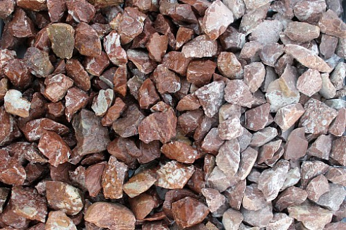 Kamenclub.ru: Мраморная крошка (щебень крошка розовый) фр. 20-40 мм.  купить в Новокузнецке мрамор розовый, красный мраморная крошка декоративная 11000 руб/т   фото КАМЕНЬ КЛУБ