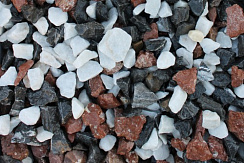 Kamenclub.ru: Мраморная крошка (щебень крошка микс : белый-черный-розовый) фр. 3-5 мм.  купить в Новокузнецке мрамор белый, черный, розовый, разноцветный мраморная каменная крошка декорвтивная 12000 руб/т   фото КАМЕНЬ КЛУБ