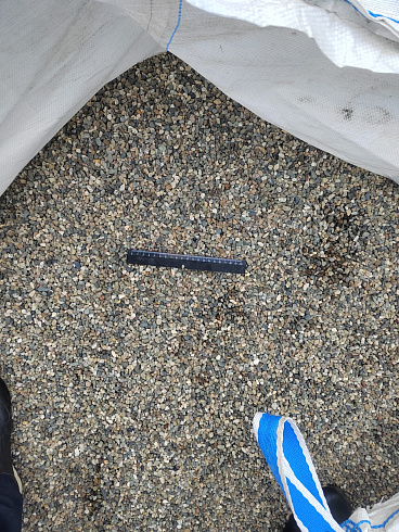 Kamenclub.ru: Галька речная окат (серая) фр.5-10 мм купить  в Новокузнецке галька речная серая, серый, темно-серый, светло-серый, коричневый речная окатанная галька декоративная ландшатфная 5000 руб/т   фото КАМЕНЬ КЛУБ