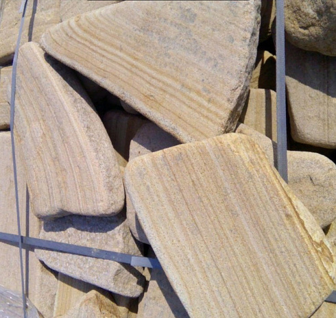 Kamenclub.ru: Песчаник пластушка галтованный желтый с рисунком (3 см)  купить в Новокузнецке плитняк - пластушка желтый песчаник 21000 руб/м3   фото КАМЕНЬ КЛУБ