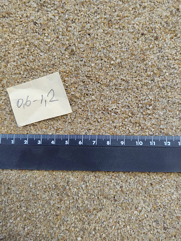 Кварцевый песок для площадок фр. 0,6-1,2 мм.  купить в Новокузнецке фото Камень Клуб