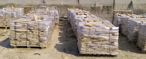 Kamenclub.ru: Песчаник пластушка галтованный желтый с рисунком (3 см)  купить в Новокузнецке плитняк - пластушка желтый песчаник 21000 руб/м3   фото КАМЕНЬ КЛУБ