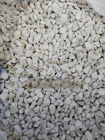 Kamenclub.ru: Мраморная крошка, щебень, цвет-белый, фр. 10-20 мм.  купить в Новокузнецке мрамор белый, молочный айвори каменная ландшафтная декоративная крошка шебня 12000 руб/т   фото КАМЕНЬ КЛУБ