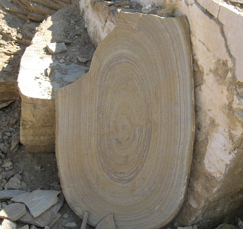 Kamenclub.ru: Форматный камень (плаха) пошаговая дорожка от 70-150 см (4 -12 см)  купить в Новокузнецке плитняк  форматный плаха желтый песчаник 9 000 руб/т   фото КАМЕНЬ КЛУБ