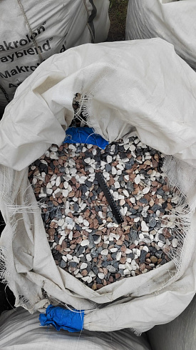 Kamenclub.ru: Мраморная крошка (щебень галтованный микс:белый-зеленый-розовый) фр.20-40 мм.  купить в Новокузнецке мрамор белый, зеленый, розовый мрамор декоративный (галтовка) 15500 руб/т   фото КАМЕНЬ КЛУБ