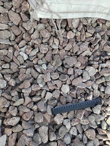 Kamenclub.ru: Мраморная крошка (щебень галтованный розовый) фр.20-40 мм.  купить в Новокузнецке мрамор розовый, красный оголтованный округлый щебень  15000 руб/т   фото КАМЕНЬ КЛУБ