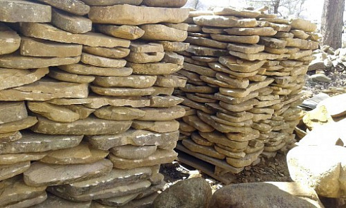 Kamenclub.ru: Песчаник колотый для облицовки (фр. 2-3 см)  купить в Новокузнецке песчаник бежевый серый рыжий песчаник строительный 5000 руб/т   фото КАМЕНЬ КЛУБ