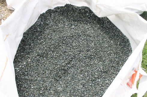 Kamenclub.ru: Щебень крошка зеленый (змеевик) фр. 5-10 мм  купить в Новокузнецке змеевик зеленый, салатовый ландшафтный декоративный щебень крошка 7 200 руб/т   фото КАМЕНЬ КЛУБ