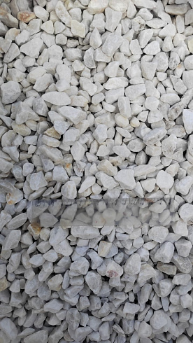 Kamenclub.ru: Мраморная крошка, щебень, цвет-белый, фр. 5-10 мм.  купить в Новокузнецке мрамор белый, айвори, молочный мраморная каменная крошка ландшафтная 12000 руб/т   фото КАМЕНЬ КЛУБ
