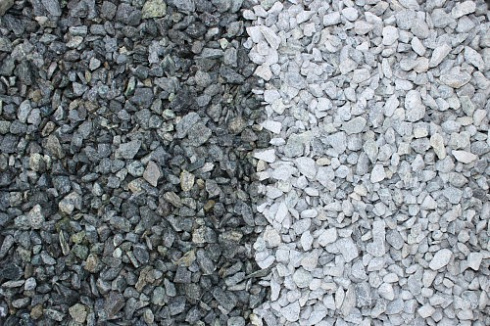 Kamenclub.ru: Щебень крошка зеленый (змеевик) фр. 10-20 мм.  купить в Новокузнецке змеевик зеленый, салатовый декоративная ландшафтная каменная крошка щебня 7 200 руб/т   фото КАМЕНЬ КЛУБ