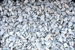 Kamenclub.ru: Мраморная крошка, щебень, цвет-белый, фр. 3-5 мм.  купить в Новокузнецке мрамор белый молочный бежевый мрамор колотый 11500 руб/т   фото КАМЕНЬ КЛУБ