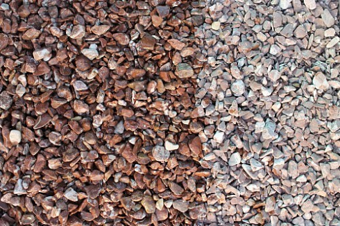 Kamenclub.ru: Мраморная крошка (щебень галтованный розовый) фр.10-20 мм.  купить в Новокузнецке мрамор розовый, красный ландшафтный декоративный окатанный округлый щебень 15000 руб/т   фото КАМЕНЬ КЛУБ