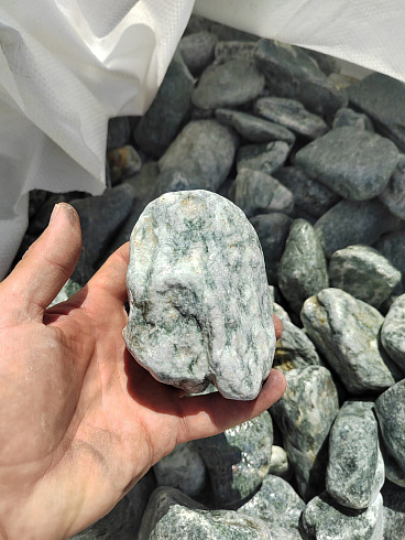 фото Галтованный жадеит (фр. 70-100 мм)  купить в Новокузнецке в интернет-портале КАМЕНЬ КЛУБ