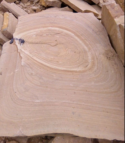 Kamenclub.ru: Форматный камень (плаха) пошаговая дорожка от 70-150 см (4 -12 см)  купить в Новокузнецке плитняк  форматный плаха желтый песчаник 9 000 руб/т   фото КАМЕНЬ КЛУБ