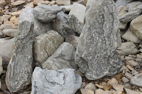 Kamenclub.ru: Песчаник декоративный ландшафтный (фр. 300-500 мм)  купить в Новокузнецке песчаник желтый рыжий серый зеленый валун речной окатанный природный песчаника 4 500 руб/т   фото КАМЕНЬ КЛУБ