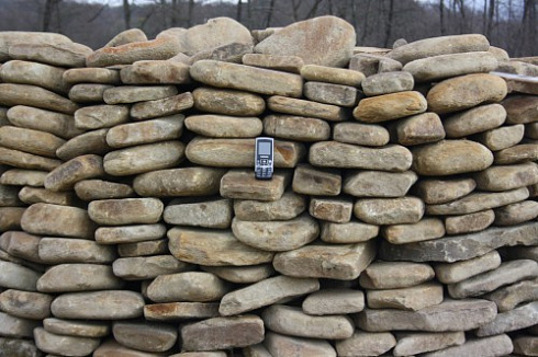 Kamenclub.ru: Песчаник для мощения дорожек, площадок, парковок ( фр 5-10 см)  купить в Новокузнецке песчаник  серый желтый коричневый рыжий песчаник оголтованный окатанный 6500 руб/т   фото КАМЕНЬ КЛУБ