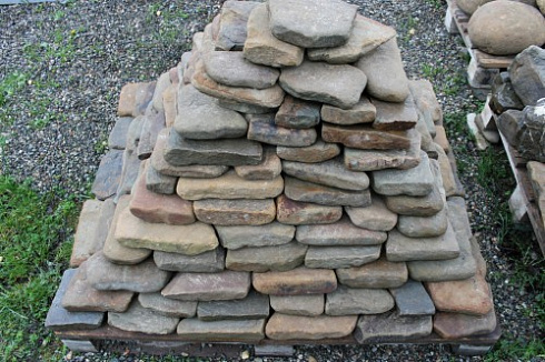 Kamenclub.ru: Песчаник галтованный для облицовки (фр. 2-5 см)  купить в Новокузнецке песчник рыжий желтый серый песчаник окатанный речной 6 000 руб/т   фото КАМЕНЬ КЛУБ