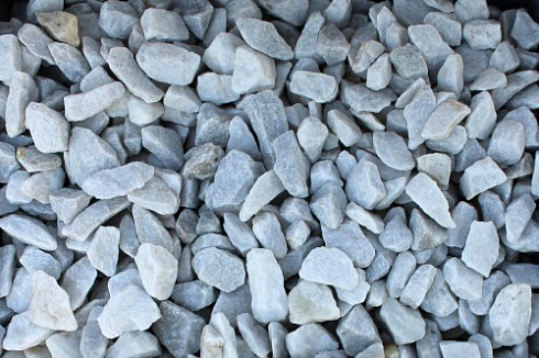 Kamenclub.ru: Мраморная крошка, щебень, цвет-белый, фр. 40-70 мм.  купить в Новокузнецке мрамор белый молочный айвори мраморный каменный декоративный  12000 руб/т   фото КАМЕНЬ КЛУБ