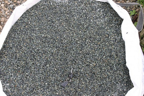 Kamenclub.ru: Щебень крошка зеленый (змеевик) фр. 5-10 мм  купить в Новокузнецке змеевик зеленый, салатовый ландшафтный декоративный щебень крошка 7 200 руб/т   фото КАМЕНЬ КЛУБ