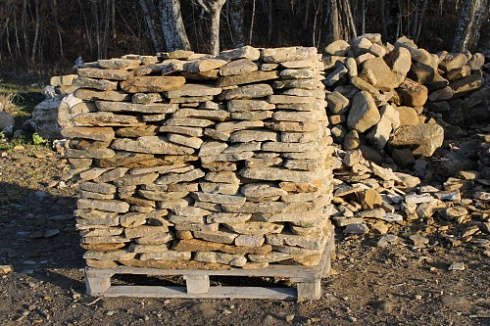 Kamenclub.ru: Песчаник колотый для облицовки (фр. 2-3 см)  купить в Новокузнецке песчаник бежевый серый рыжий песчаник строительный 5000 руб/т   фото КАМЕНЬ КЛУБ