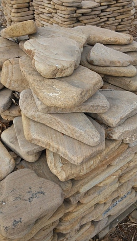 Kamenclub.ru: Песчаник пластушка галтованный желтый с рисунком (3 см)  купить в Новокузнецке плитняк - пластушка желтый песчаник 21000 руб/м3   фото КАМЕНЬ КЛУБ