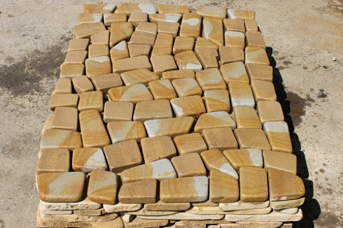 Kamenclub.ru: Песчаник брусчатка (Готика) art PSG-L-01  купить в Новокузнецке    2300 руб/кв.м   фото КАМЕНЬ КЛУБ