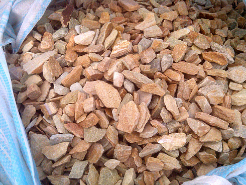 Kamenclub.ru: Щебень крошка желтый (ЗЛАТОЛИТ) фр. 20-40 мм.  купить в Новокузнецке златолит бежевый, золотистый, желтый декоративная каменная крошка 10800 руб/т   фото КАМЕНЬ КЛУБ