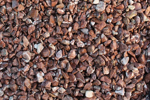 Kamenclub.ru: Мраморная крошка (щебень галтованный розовый) фр.5-10 мм.  купить в Новокузнецке мрамор розовый, красный окатанный мраморный щебень декоративный ландшатфный 15000 руб/т   фото КАМЕНЬ КЛУБ