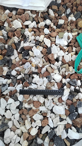 Kamenclub.ru: Мраморная крошка (щебень галтованный микс:белый-зеленый-розовый) фр.20-40 мм.  купить в Новокузнецке мрамор белый, зеленый, розовый мрамор декоративный (галтовка) 15500 руб/т   фото КАМЕНЬ КЛУБ