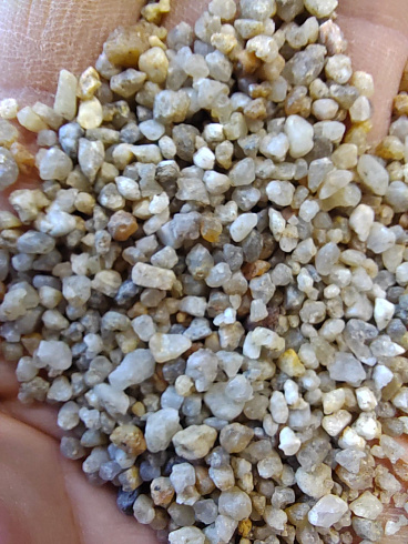 Кварцевый песок для площадок фр. 2-5 мм.  купить в Новокузнецке фото Камень Клуб