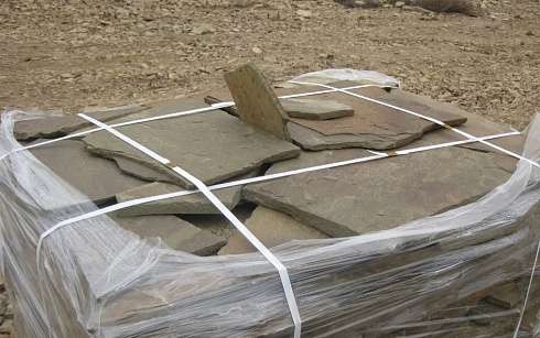 Kamenclub.ru: Песчаник пластушка серо-зеленый (3,0 см)  купить в Новокузнецке песчаник серо-зеленый, серый, зеленый песчаник пластушка колотый рваный ландшафтный 10200 руб/м3   фото КАМЕНЬ КЛУБ